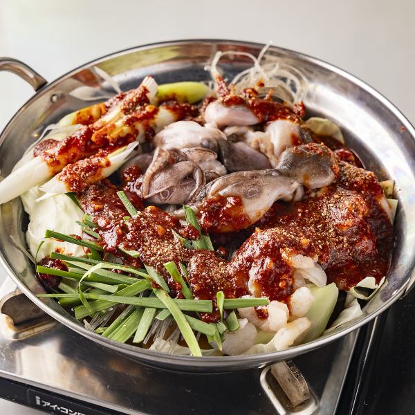 【韓国料理と言えばナッコプセ！！】イイダコ、ホルモン、エビが相性抜群♪今1番熱い韓国料理！！