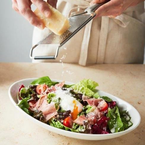 Caesar salad with raw ham and soft-boiled egg regular