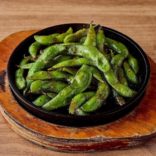 枝豆のガーリックバター鉄板焼き