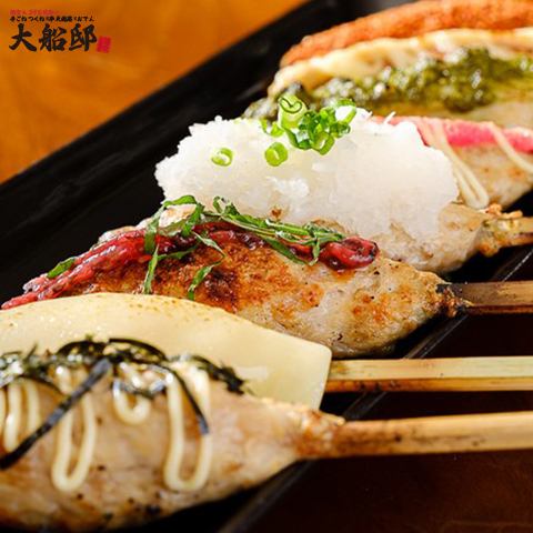 畅饮套餐2,480日元起，包含著名的手工肉丸和天妇罗串