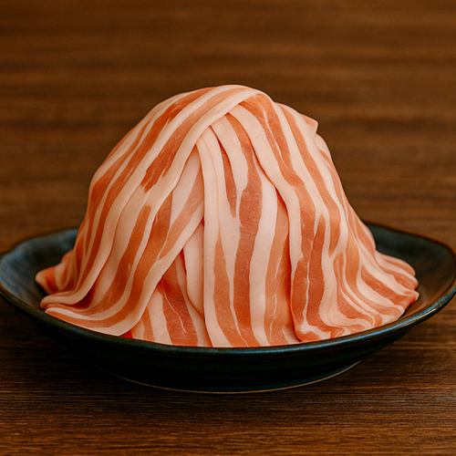 お肉の山のようなインパクト抜群の豚しゃぶしゃぶ！