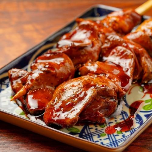 我们为我们的烤鸡肉串感到自豪！著名的Toro Kushi和Heart Kushi值得一餐！