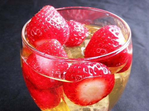 Enjoy sangria with luxurious fruits from the four seasons ♪