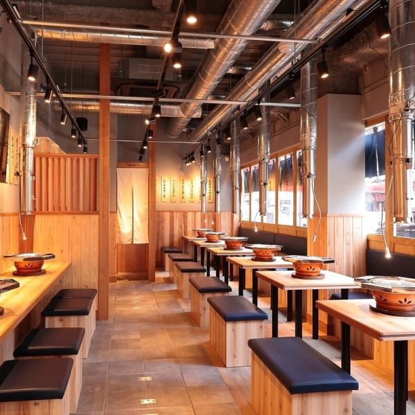 ご友人グループ・ご家族でのお食事、同僚との飲み会、会社帰りの一杯などにもご利用いただけます。落ち着いた隠れ家空間の大人の雰囲気は、どのようなシチュエーションにも合わせてご利用可能◎自慢お肉の香りやとろけるような肉質、もちろん味も贅沢にお楽しみください。みなさまのご来店をお待ちしております。