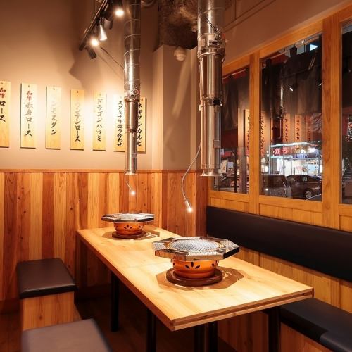 広々とした落ち着いた店内