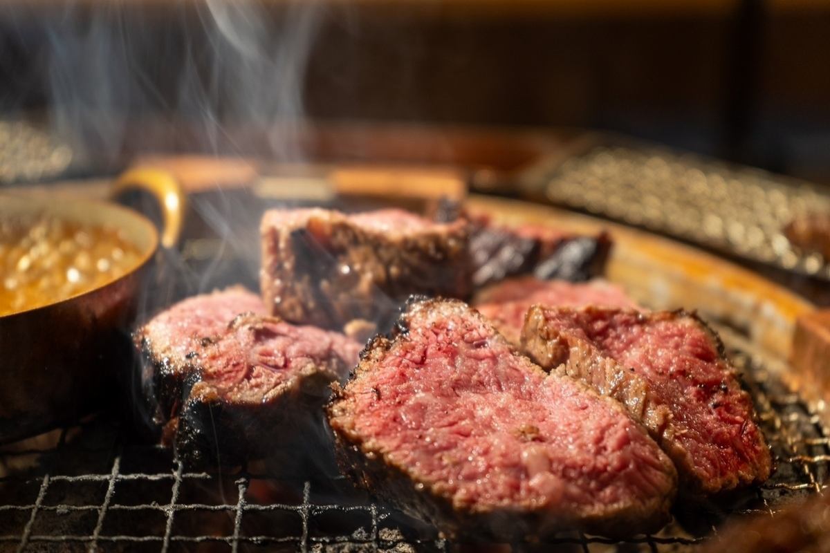 お肉とカットにこだわっっております。柔らかく肉厚ジューシーなお肉をご堪能あれ！
