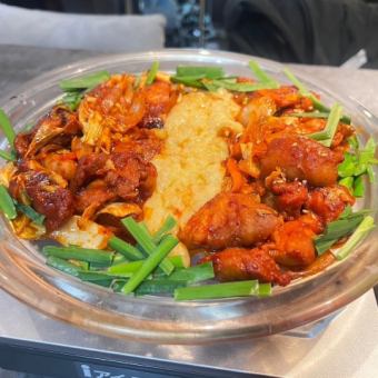国産鶏のチーズタッカルビコース 4000円(税込)