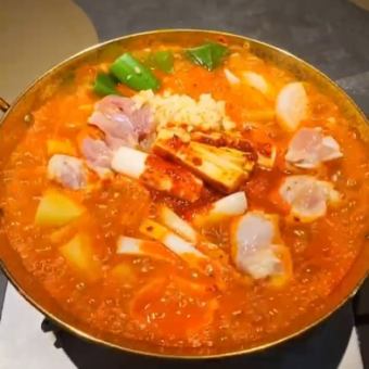 国産鶏の甘辛タットリタンコース4000円（税込）