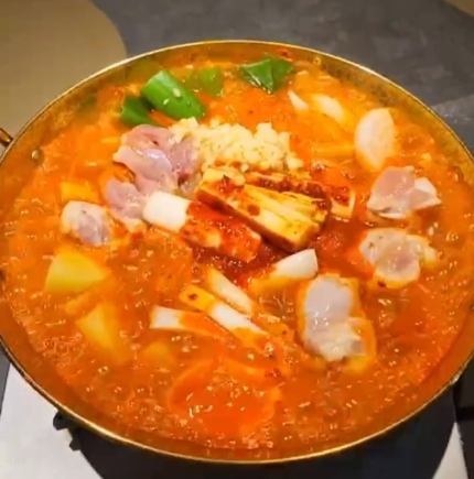 国産鶏の甘辛タットリタンコース4000円(税込)