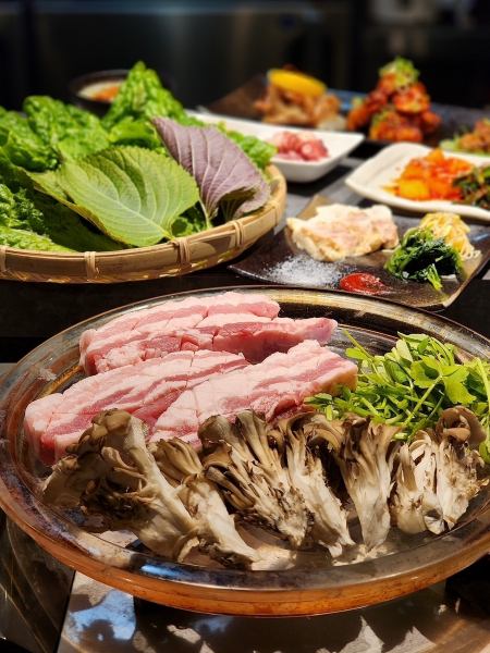 【当店1番人気！】水晶プレートで焼くオリーブ豚のサムギョプサル