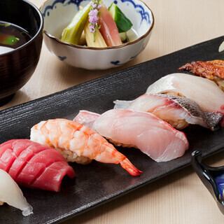 本格的な江戸前鮨をお手頃な価格で堪能◎
