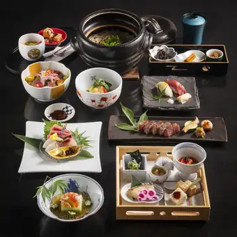 【藤-FUJI-】宮崎県産和牛サーロインステーキなど全11品+2.5時間飲み放題付き⇒19,200円