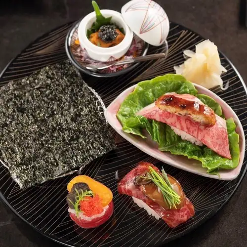 獨具特色的割烹餐廳,將和牛與時令食材融合在一起。