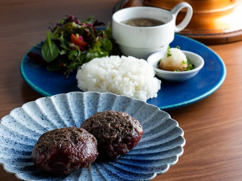 炭火焼きハンバーグ
