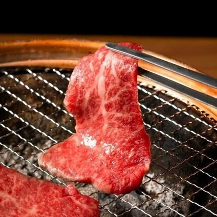 今年秋天，來一場靜謐的肉食盛宴吧！ 「秋季肉食套餐」包含10道菜（含3小時暢飲）10,000日圓（含稅）