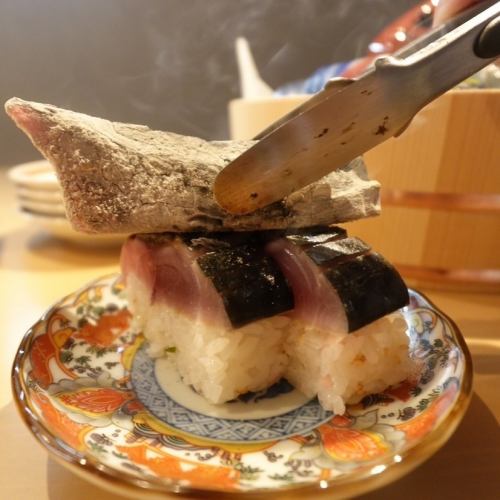 Charcoal-grilled mackerel sushi