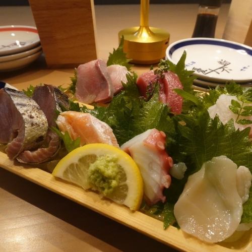 Assorted sashimi