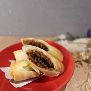 和牛しぐれ煮のチーズ春巻き