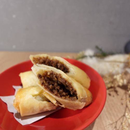 和牛しぐれ煮のチーズ春巻き