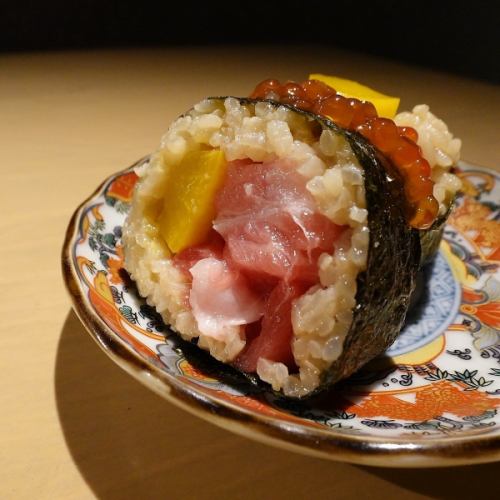 本マグロのトロたく巻き