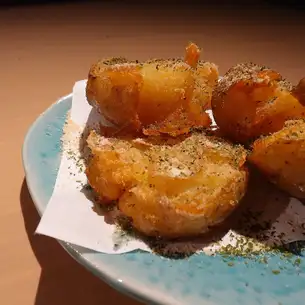 ちぎりポテトのバター醤油
