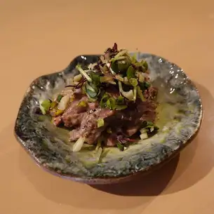 牛とナッツのタルタル
