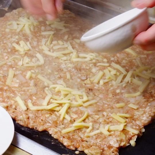 Our friendly staff will teach you how to grill delicious monja even if you are a beginner! This is the point where you can enjoy the real thrill of grilling monja.