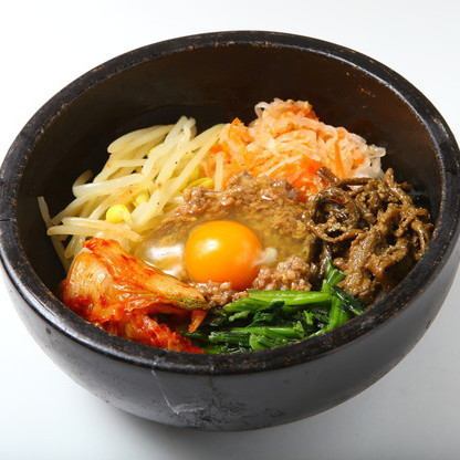 焼肉以外の一品料理も種類豊富にご用意