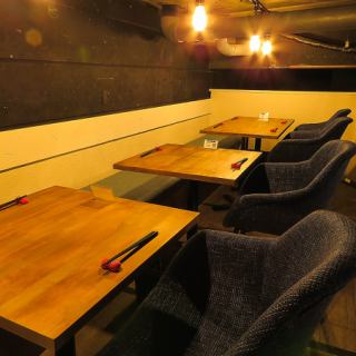 【ソファー席完備】中2階は全席ソファー席!!ごゆっくりどうぞ♪