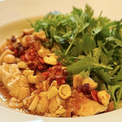 ラー油で食べるパクチーのよだれ鶏