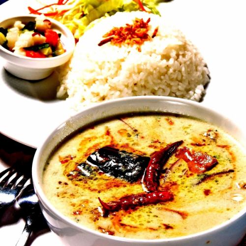 Indonesian coconut green curry rice