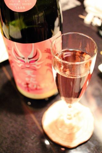 Hidamari's "Sake Course" comes with carefully selected sake that goes well with the dishes.
