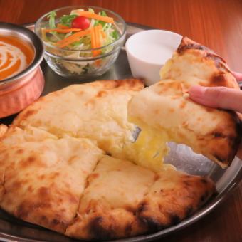 【定番】バターチキンカレー＋チーズナンセット　1450円～(税込み)