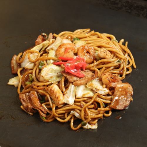 素材の旨みを活かした焼きそばとお好み焼きの魅力