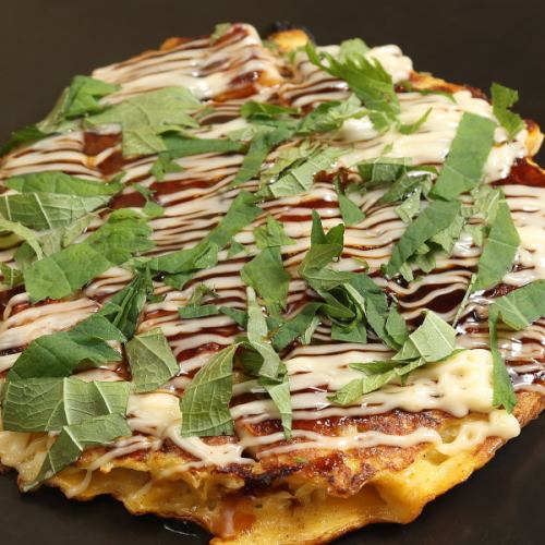 大根と大葉がアクセント♪米粉の【お好み焼き海鮮玉】