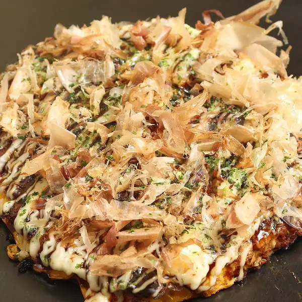 自家製だしが香る、贅沢な【ミックスお好み焼き】