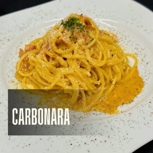 大人気！本場仕込みのカルボナーラ