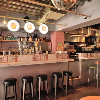 【40名様～貸切もOK！可愛い空間で集まろう♪】当店は40名様～で貸切OK★ピンクをベースにしたお洒落で可愛い空間には、こだわりのアートやインテリアが大集合♪女子会やオフ会、職場の同僚やいつもの仲間と一緒に、楽しく盛り上がっちゃいましょう☆