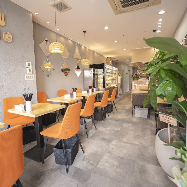 【貸し切り可能!最大32名様】洗練されたおしゃれ空間が広がる店内は、開放感たっぷりでリラックスできる雰囲気。女子会や誕生日パーティーなど特別なシーンにもおすすめ♪