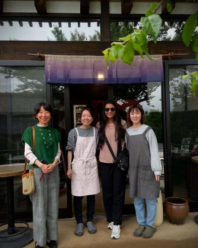 インドから日本に1年間　土壌の研究にこられていたニハさん

日本滞在の最後のholidayに岡野ファームに立ち寄ってくれました☺️

インドに帰国されてからも健康に気をつけて頑張ってくださいねー☺️
そして、また日本に遊びにきてください🛩️
待ってます👋

Niha came to Japan from India for a year to do soil research.

On her last holiday in Japan, she stopped by Okano Farm ☺️

Please take care of your health after you return to India ☺️
And please come visit Japan again 🛩️
We'll be waiting for you 👋

#インドと日本の架け橋 #日本にまたきてね