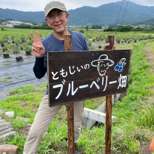 6月14日(土)9:00　ブルーベリー摘み体験はじまります！！

里山の自然に育まれながら無農薬ですくすく育ったブルーベリーを、筑波山を眺めながら時間無制限で食べていただけます！

今年もよろしくお願いします！

１．期間　６月１４日(土)～８月中旬
２．場所　ブルーベリーテラスやさと（茨城県石岡市吉生３０３岡野ファーム）
３．開園時間　９：００～１６：００
４．料金
　　大人（中学生以上） ：１５００円
　　小学生 ：１０００円
　　４歳以上（未就学） ：５００円
　　４歳未満 ：無料
５．ご予約　
　①　じゃらん
　②　お電話　０２９９－５７－３２３３

５．その他
　・古民家カフェ店内でのランチとブルーベリー摘みを一緒にご予約する場合は、「ホットペッパーグルメ 」からご予約をお願いします。
ご予約の際、ランチご予約の質問事項欄でブルーベリー摘みを記載ください。
　・熱中症などにならないよう、帽子や日傘、水分のご用意をお願いします。
　・園内食べ放題ですが、お持ち帰りは行えません。ブルーベリーは受付にて販売しておりますので、ご利用ください。

#ブルーベリー #ブルーベリー狩り #ブルーベリー摘み #ブルーベリー食べ放題