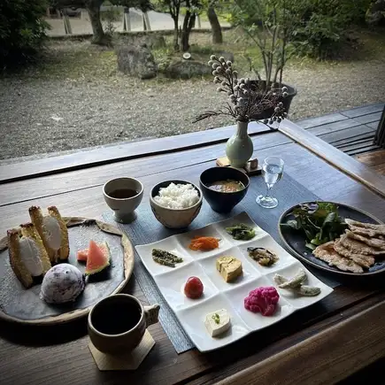 [A slightly luxurious special course] 9 kinds of appetizers, your choice of main course + drink + your choice of dessert ♪