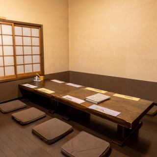 透過用門將榻榻米座位隔開，還可以擁有私人房間♪（可以根據要求創建房間☆）