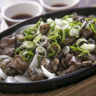 宮崎の契約農家から取り寄せた自慢の地頭鶏を贅沢な炭火焼に☆