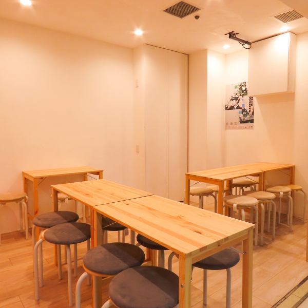 【明るい雰囲気の店内です♪】新橋から徒歩約1分の好立地で、お会社帰りのサク飯、ちょい飲みにも最適です。お仲間との宴会にもおすすめのお席です♪お気軽にお立ち寄りください。
