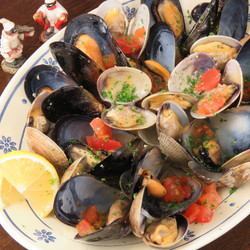 Sauteed mussels and lajonkairia lajonkai style