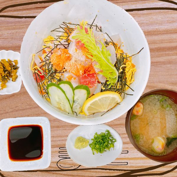 ≪主廚推薦≫ 新鮮出眾！海鮮蓋飯午餐900日元（含稅）*數量有限