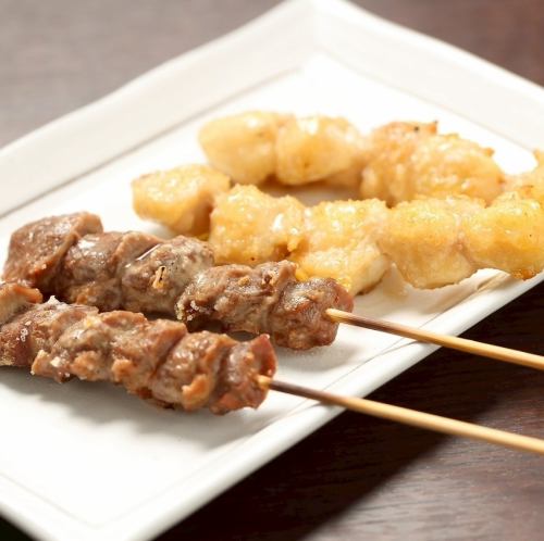 職人技が光るジューシーな焼き鳥。希少部位まで揃い、お酒が止まらない！