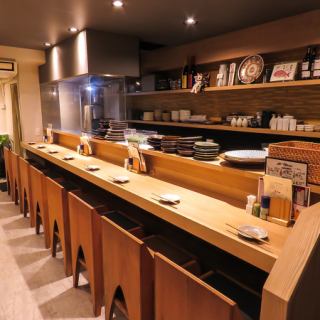 The counter has a total of 8 seats.It is a popular seat for regulars, single use, dates, etc.