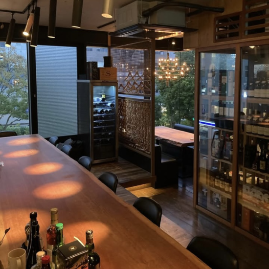 国体道路沿いにひっそりと佇む大人のダイニングバー